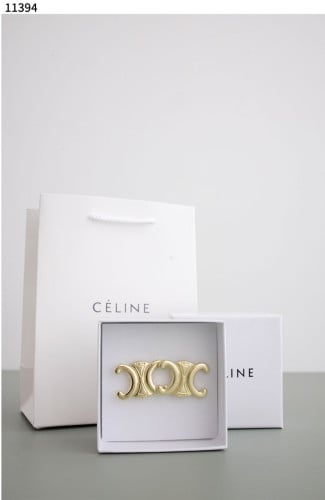 #셀린느 [CELINE] 골드 트리옹프 로고 귀걸이 신상입고💢 #귀걸이 #11394