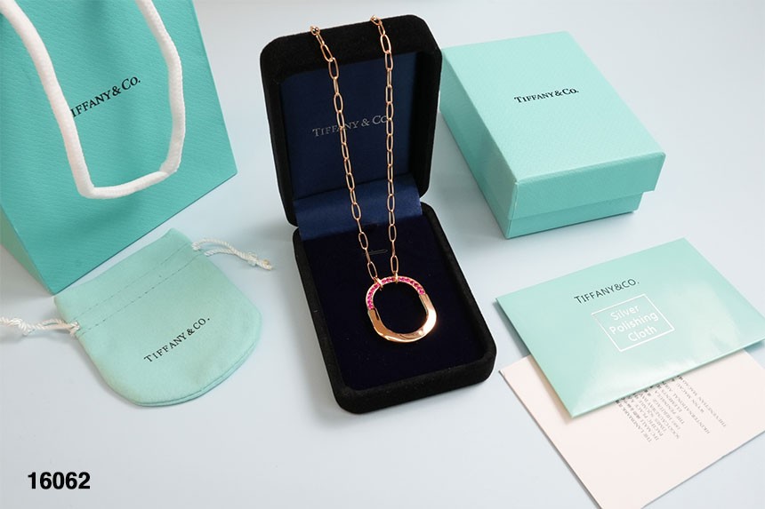 🔆 [TIFFANY & CO] 티파니앤코 락 로제 에디션 핑크 사피이어 네크리스 🔆