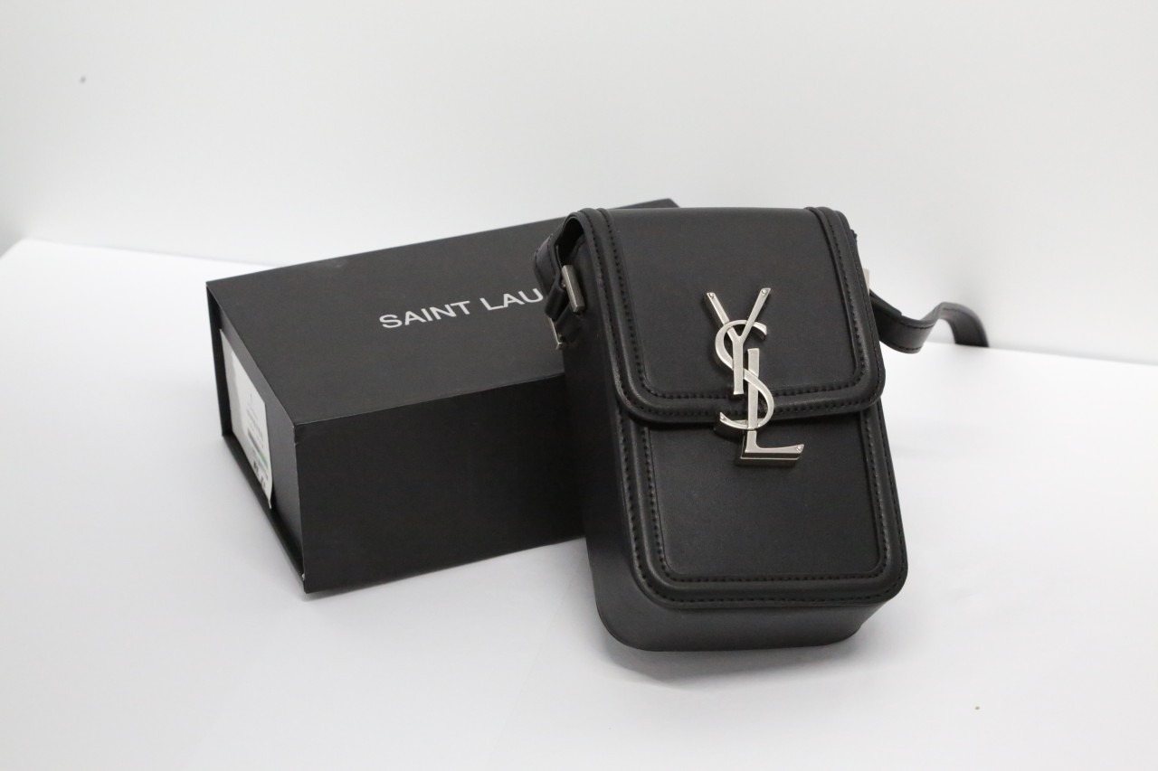 ✨생로랑 YSL 실버 스틸 로고 래더 크로스백✨