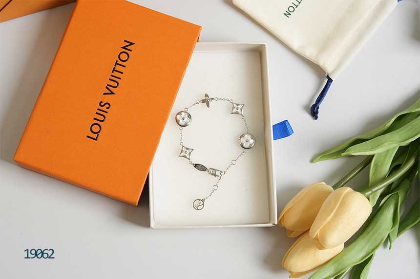 🔆 [LOUIS VUITTON] 루이비통 블라썸 BB 화이트골드 브레이슬릿 🔆