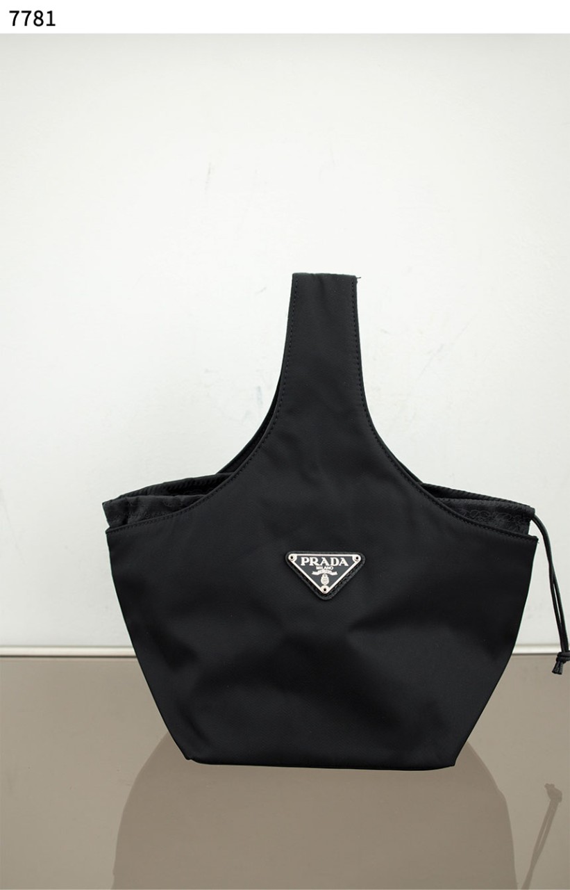 #프라다 [PRADA] 프라다 나일론 원핸들 복조리 백 신상입고💢 #가방 #7781