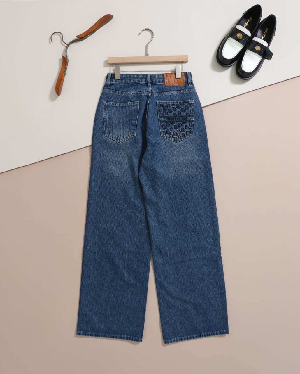 #디올 [ D*OR ] 수입 포켓 멀티 자수 로고 와이드 진 입고💢 #여성팬츠 #청바지