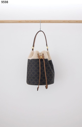 #셀린느 [CELINE]  버킷백 클라라백 트리옹프 캔버스 신상입고💢 #가방 #9598