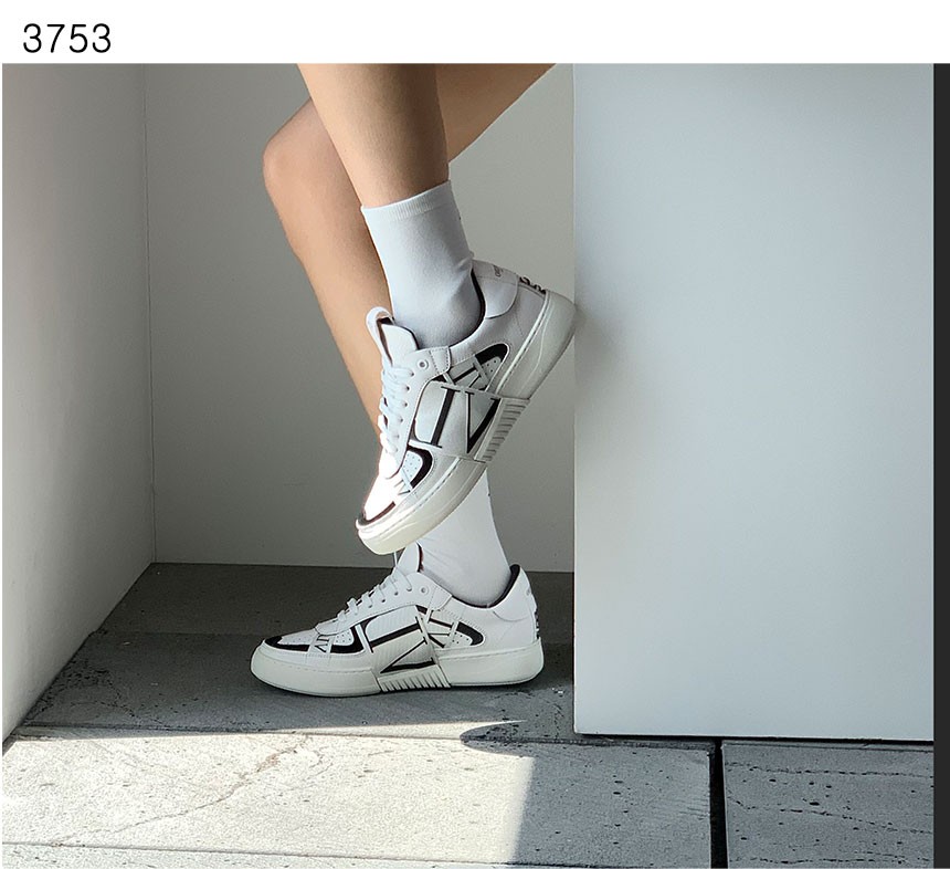 #발렌티노 [VALENTINO] 수입프리미엄급 로우탑 레더 밴드 디테일 스니커즈 세일💢💢💢 #태그 #신발 #3753