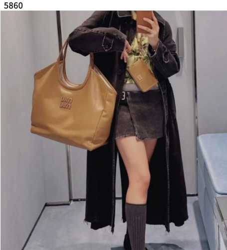 #미우미우 [MIU MIU] 수입프리미엄급 아이비 가죽백 라지백 신상 입고💢 #태그 #가방 #5860