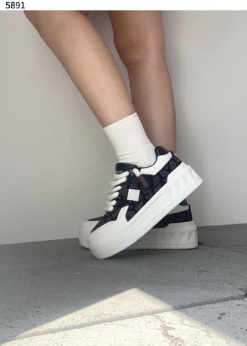 #발렌티노 [VALENTINO] 수입프리미엄급 원 스터드 XL 스니커즈  신상 입고💢 #태그 #신발 #5891