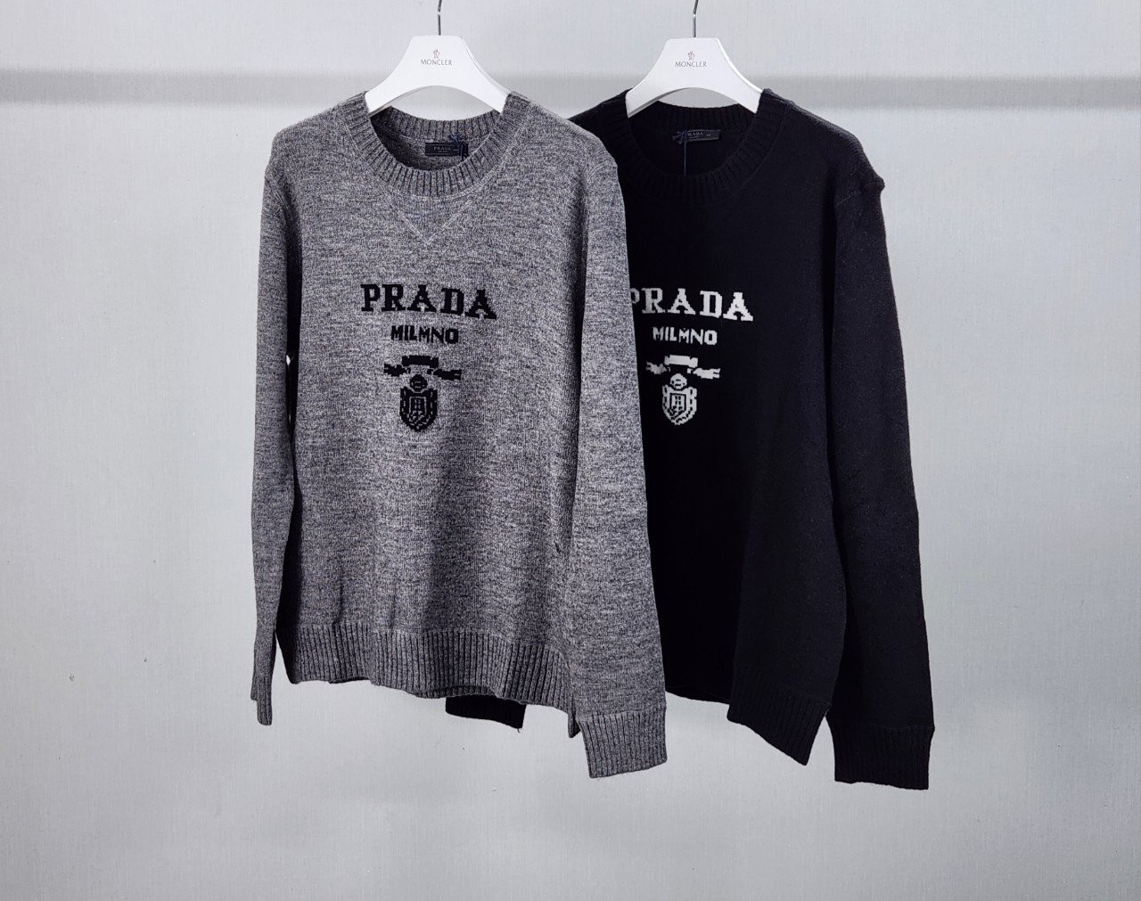 25FW 프*라다 캐시미어 크루넥 스웨터 입고~