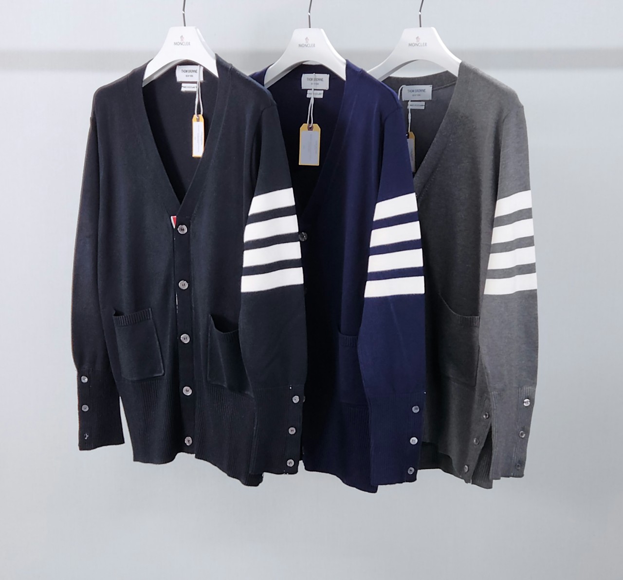 톰*브라운 사선 캐시미어 가디건 입고~