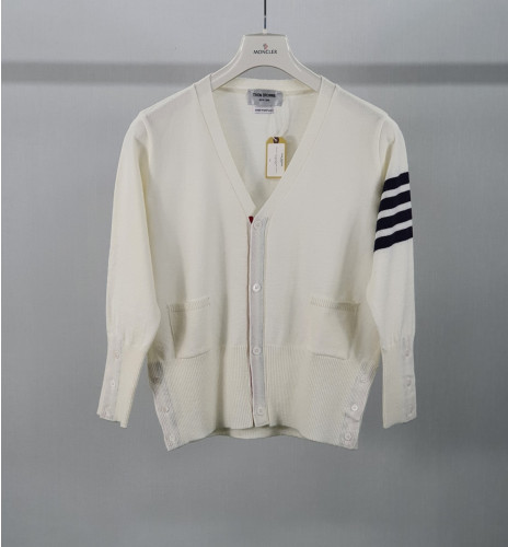 톰*브라운 시그니쳐 캐시미어 사선완장 가디건 입고!!