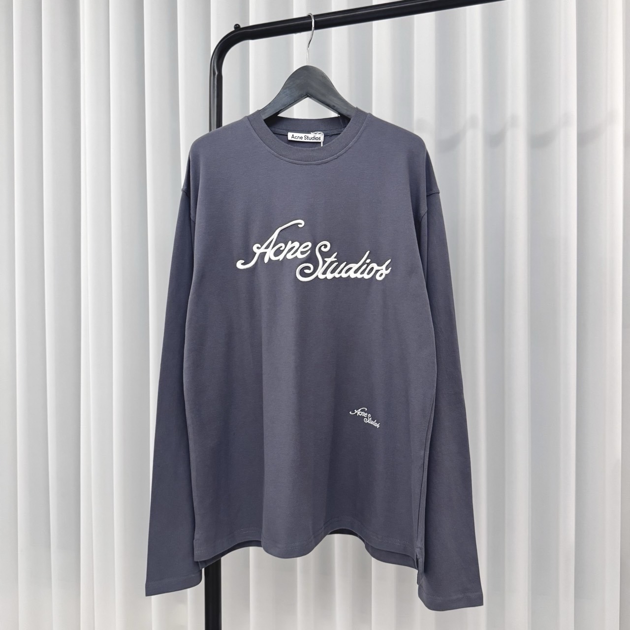 ➰아크네스튜디오 엠보 로고 롱슬리브 티셔츠