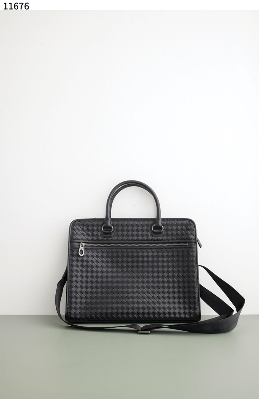 #보테가베네타 [BOTTEGA VENETA] 레더 스퀘어 인트레치아토 브리프케이스 신상입고💢 #가방 #11676