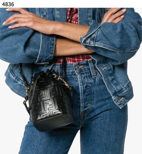 #펜디 [FENDI] 수입프리미엄급 몬트레조 버킷백 신상 입고💢 #태그 #가방 #4836