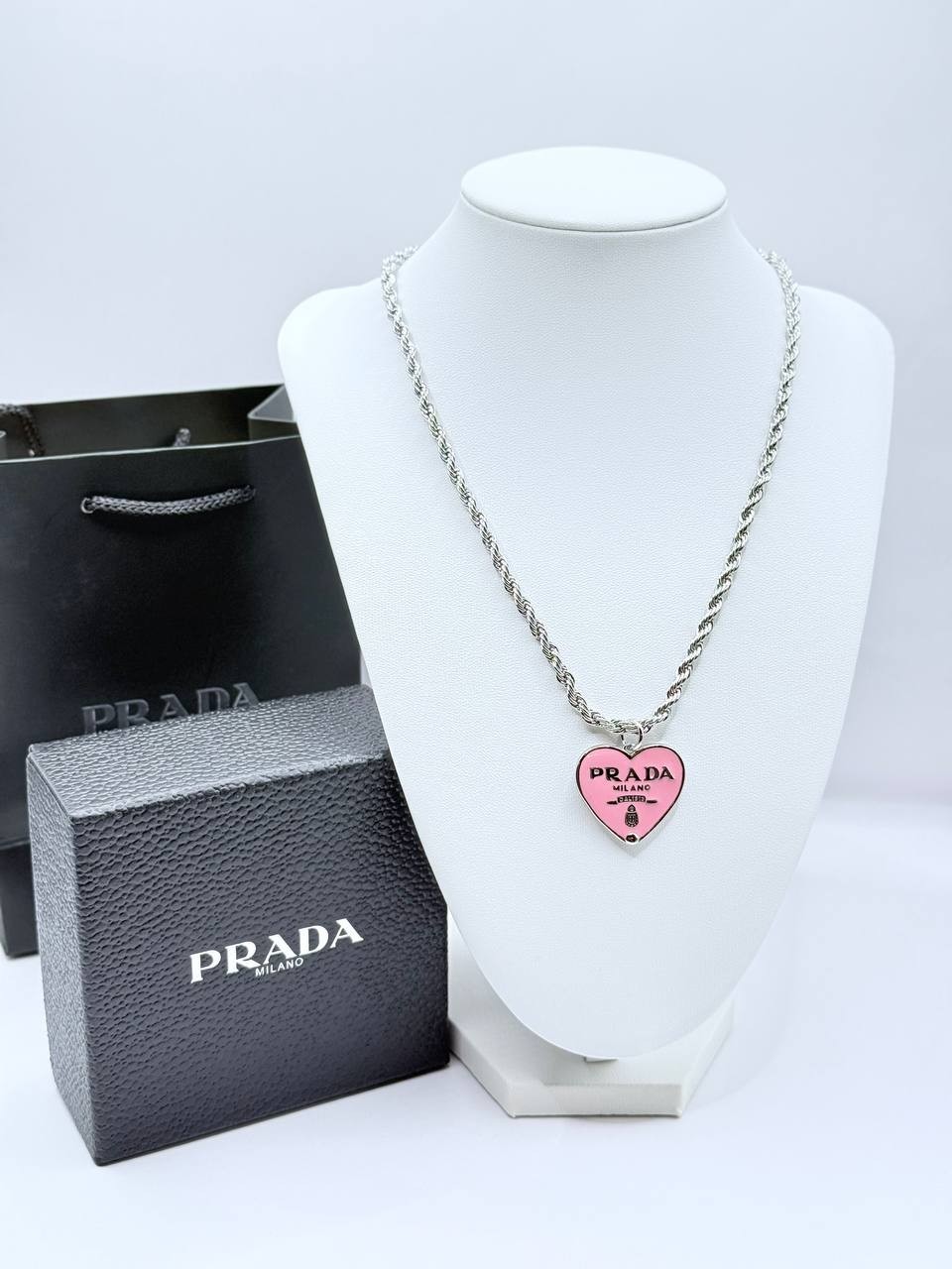프라다 써지컬 러브 핑크 목걸이