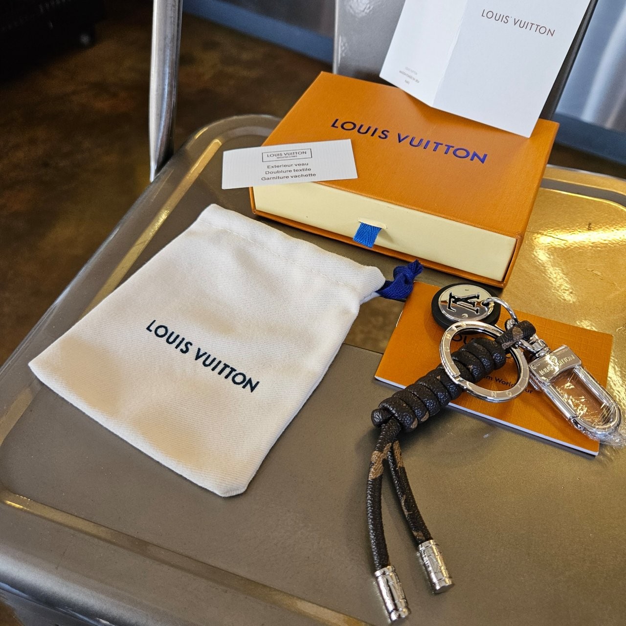 루이비* 그라피트 레더로프 키링 & 백참