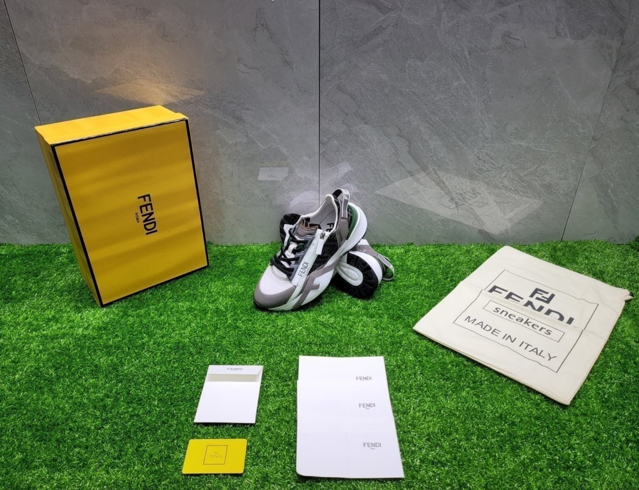 F 플로우 스니커즈