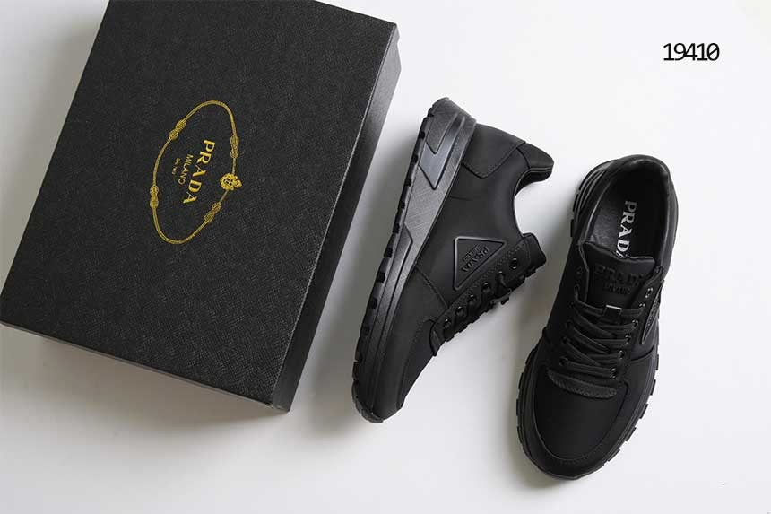 🔆 [PRADA] 프라다 블랙 삼각로고 로우탑 스니커즈 🔆