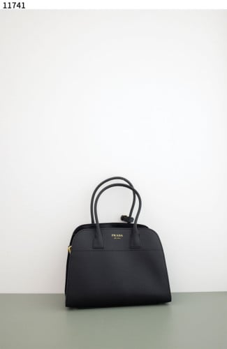 #프라다 [PRADA] 미디엄 가죽 토트백 블랙  신상입고💢 #가방 #11741