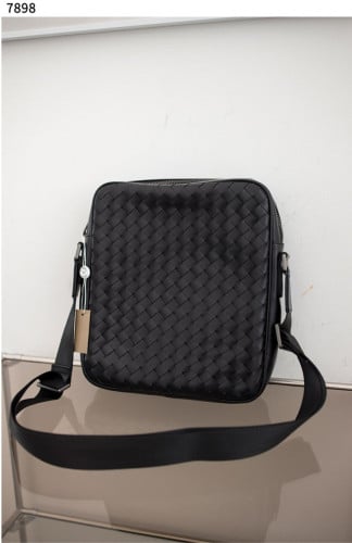 #보테가베네타 [BOTTEGA VENETA] 인트레치아토 메신저 크로스백 신상입고💢 #가방 #7898