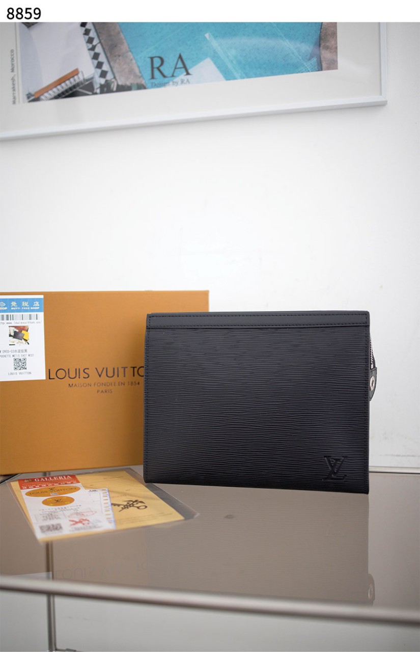 #루이비통 [Louis Vuitton] 루이비통 포쉐트 보야주 타이가 에피세아 글래시어 클러치 신상입고💢 #가방 #8859