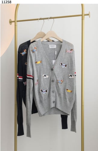 #톰브라운 [Thom Browne] 톰브라운 멀티 퍼피 가디건 신상입고💢 #상의 #니트 #11258