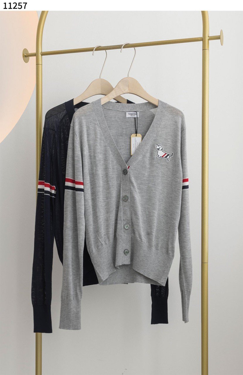 #톰브라운 [Thom Browne] 톰브라운 썸머 헥터 삼선 여성 가디건 신상입고💢 #상의 #니트 #11257