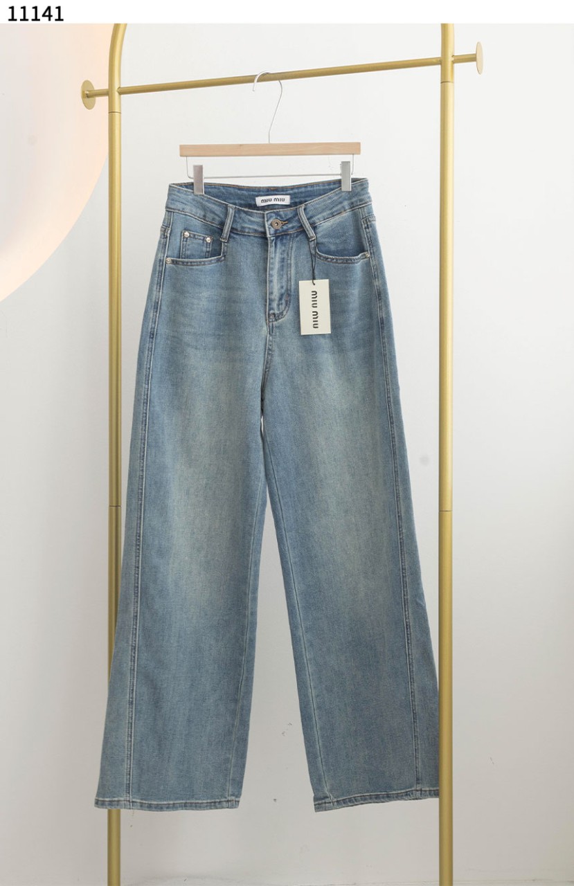 #미우미우 [MIU MIU] 미우미우 사각 패치 빈티지 워싱 세미와이드 데님 팬츠 신상입고💢 #하의 #팬츠 #11141