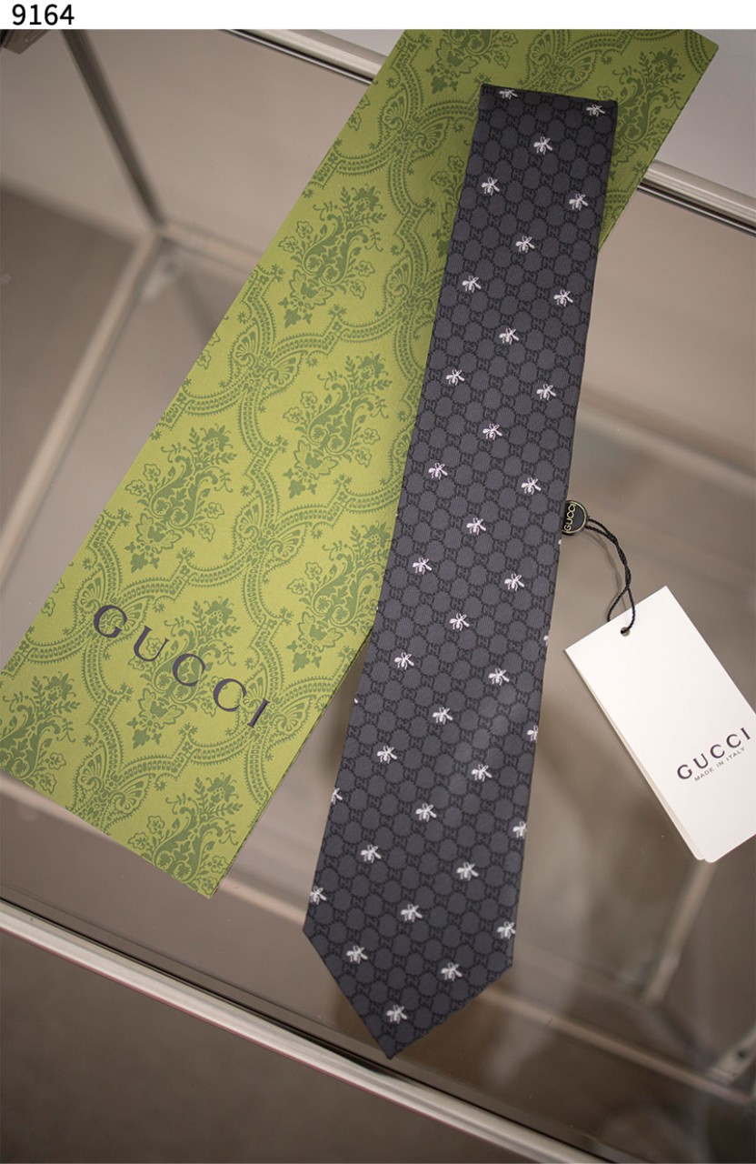 #구찌 [GUCCI] 꿀벌 패턴 넥타이 신상입고💢 #넥타이 #9164
