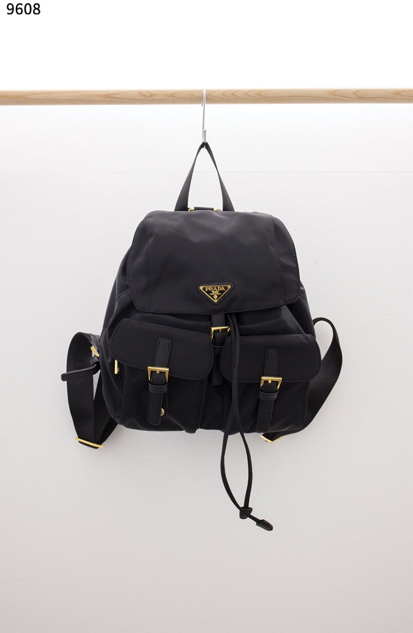 #프라다 [PRADA] 프라다 리에디션 금장 로고 백팩 스몰 신상입고💢 #가방 #9608