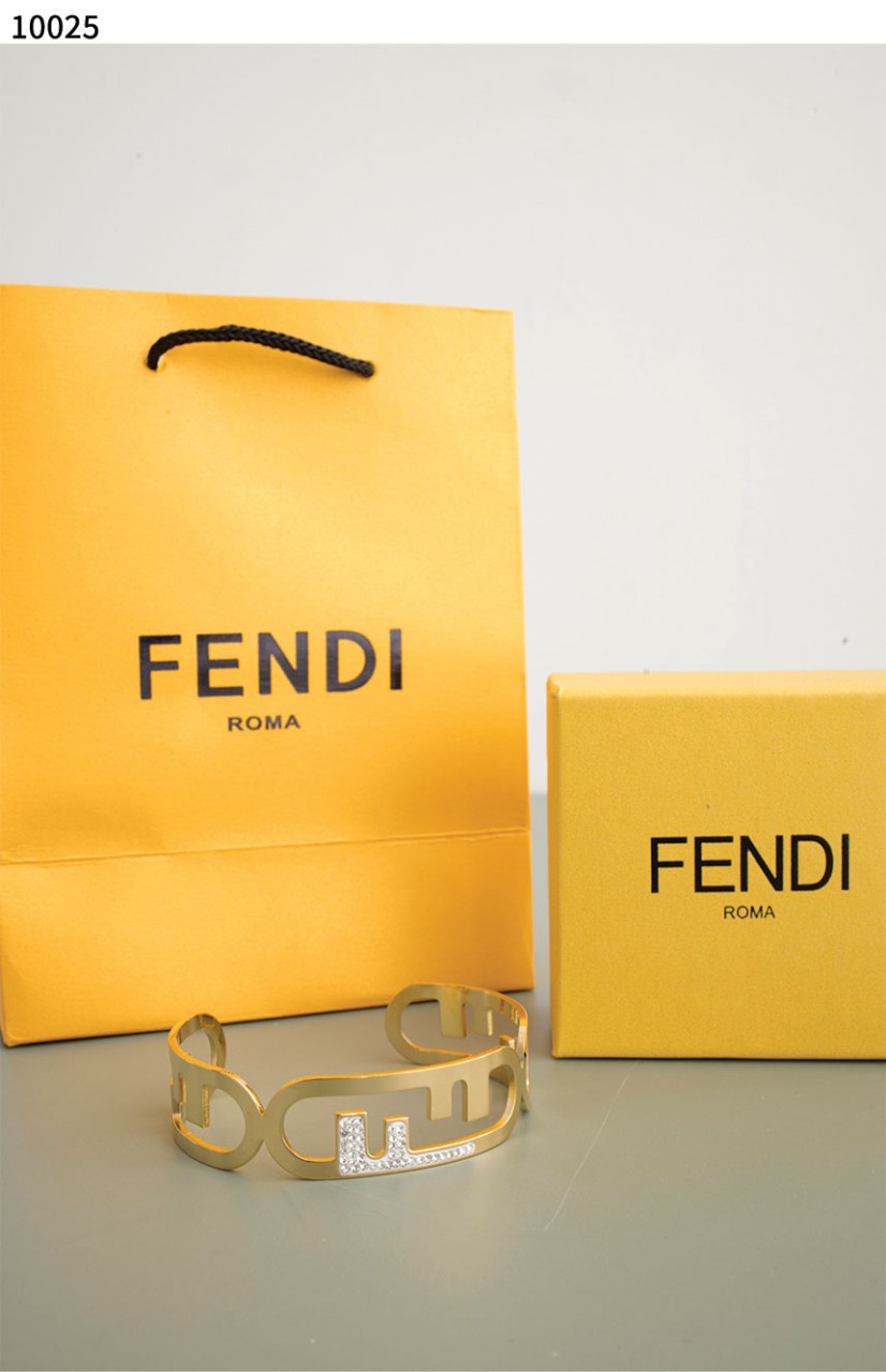 #펜디 [FENDI] Fendi O'lock Bracelet In Gold 신상입고💢 #팔찌 #10025