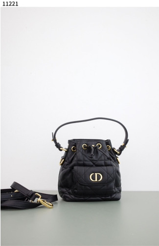 UM #디올 [Christian Dior]  Dior Caro 나노 버킷백 신상입고💢 #가방 #11221