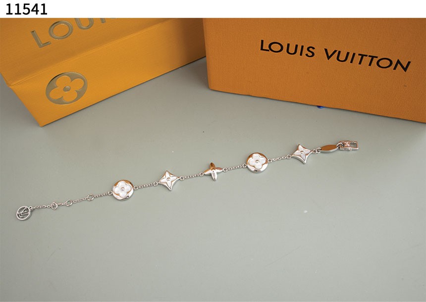 UM #루이비통 [Louis Vuitton] 컬러 블라썸 BB 멀티-모티프 팔찌 신상입고💢 #팔찌 #11541
