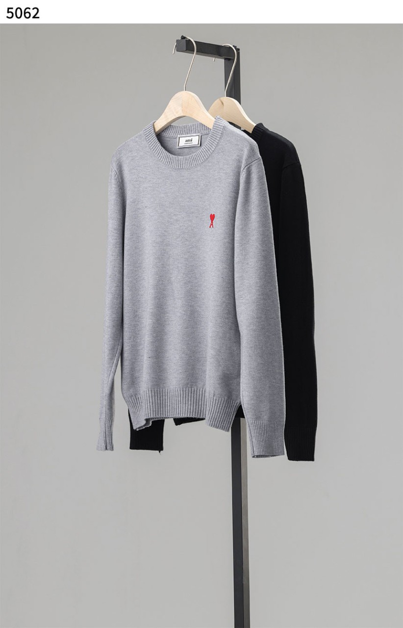 🍀 [AMI] 아미 수입고급 스몰 로고 자수 라운드 니트 🍀