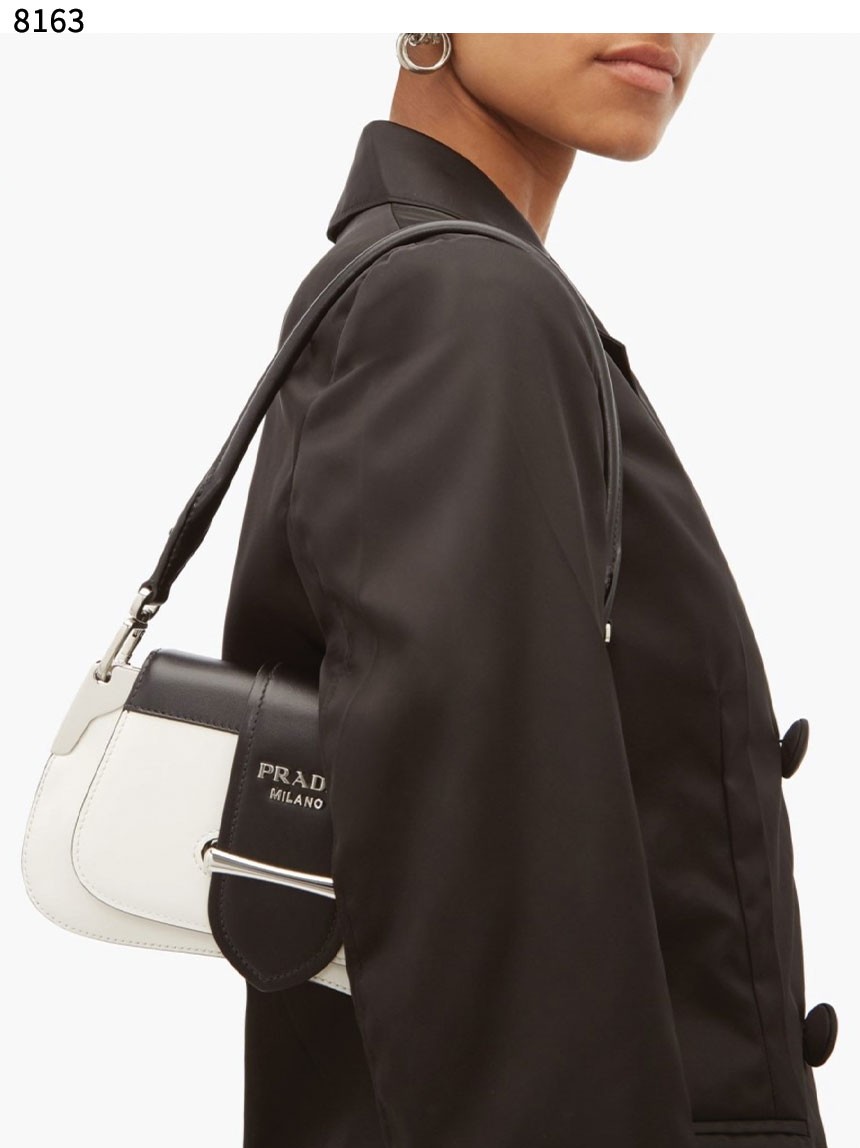 #프라다 [PRADA] 수입프리미엄급 프라다 시도니 레더 숄더백 신상 입고💢 #태그 #가방 #8163