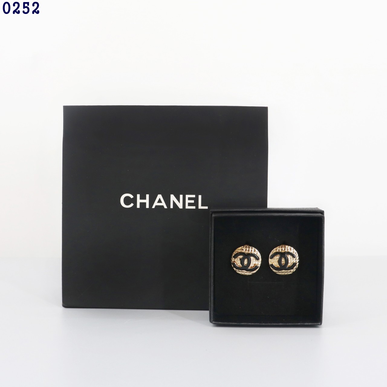👹샤* CC로고 블랙앤골드 귀걸이👹