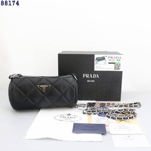 👹프*다 삼각로고 원통 레더 체인백👹