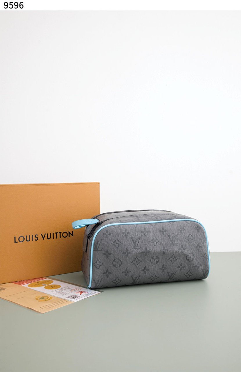 #루이비통 [Louis Vuitton] 돕 키트 남성 클러치백 신상입고💢 #가방 #9596