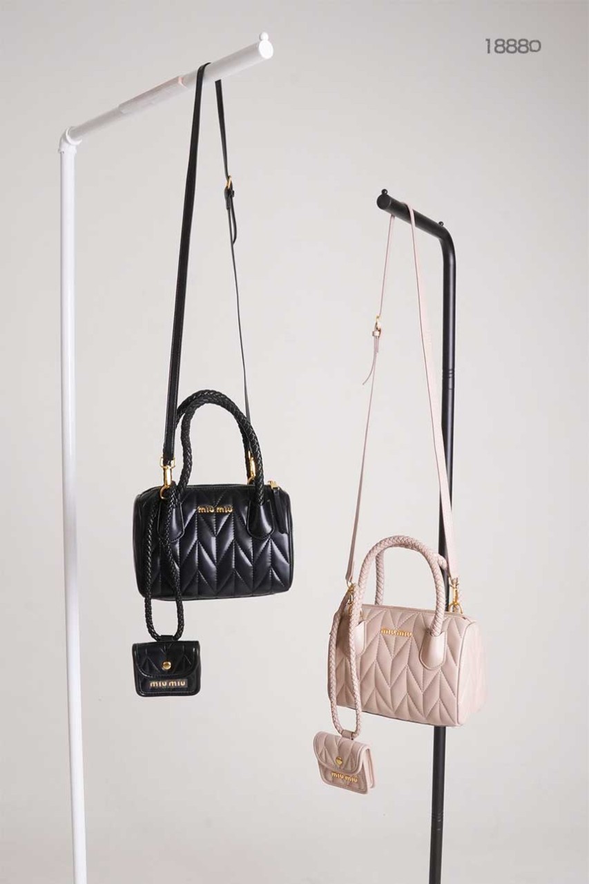 🔆 [MIUMIU] 미우미우 퀼팅 나파 레더 탑 핸들백 🔆