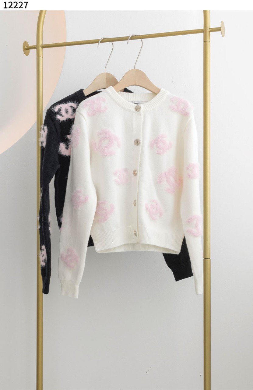 #샤넬 [Chanel] 핑크 로고 라운드 스웨터 신상입고💢 #상의 #니트 #12227