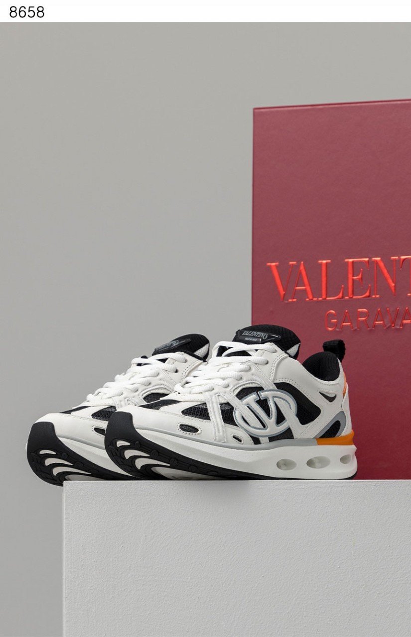 #발렌티노 [VALENTINO] 수입프리미엄급 VLOGO 이지조그 로우탑 스니커즈 신상 입고💢 #태그 #신발 #8658