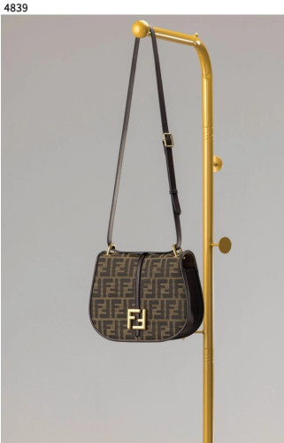 #펜디 [FENDI] 수입프리미엄급 커'몬 미디엄 백 신상 입고💢 #태그 #가방 #4839