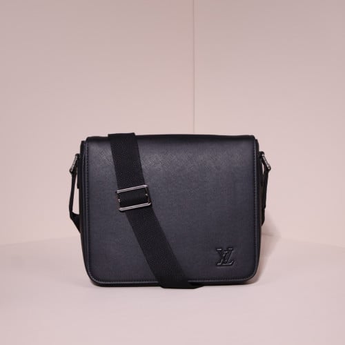 ✨루이비통 디스트릭스 pm 타이가 블랙 ✨