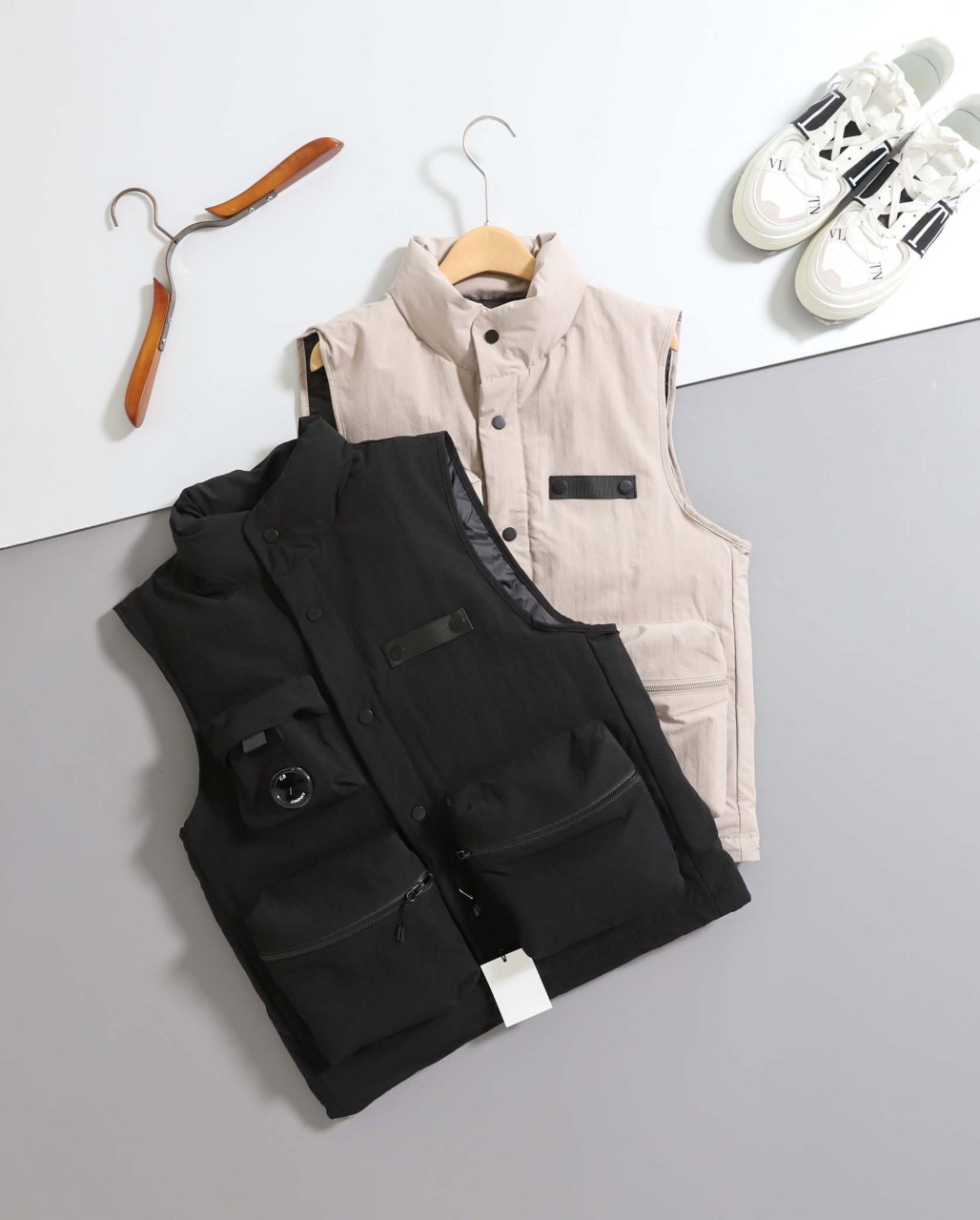 #시피컴퍼니 [ C.P ] 렌즈 와펜 멀티포켓 패딩 조끼 입고💢 #남성상의 #패딩조끼