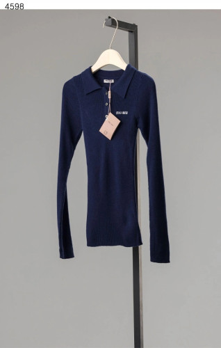 #미우미우 [MIU MIU]  캐시미어 및 실크 니트 폴로 셔츠 신상입고💢 #상의 #니트 #4598