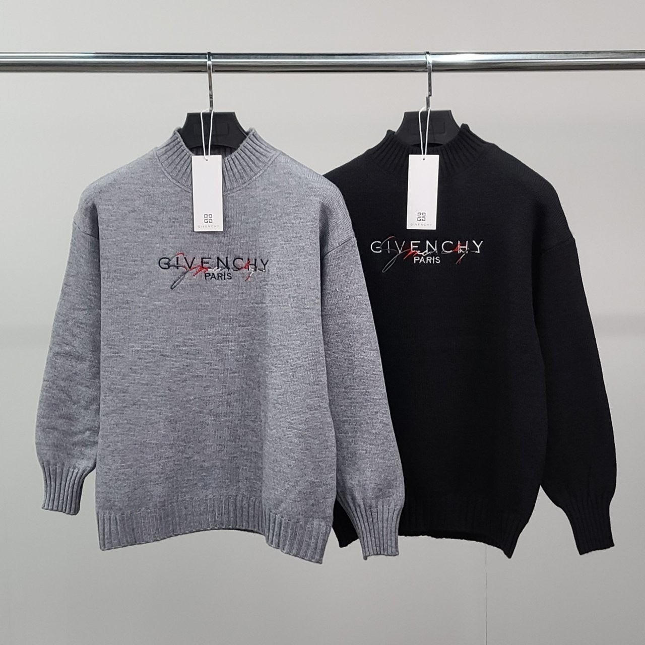 💕 지** 그라데이션 자수로고 울 반목 니트