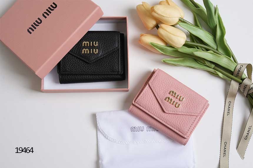 🔆 [MIUMIU] 미우미우 금장로고 레더 카드 반지갑 🔆