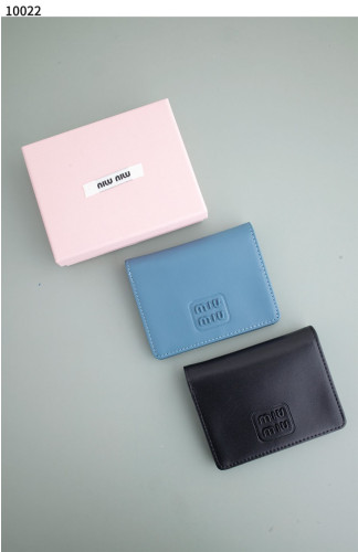 #미우미우 [MIU MIU] 미우미우 스몰 마드라스 반지갑 신상입고💢 #지갑 #10022