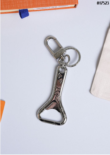 🔆 [LOUIS VUITTON] 루이비통 X 슈프림 실버 모노그램 오프너 백 참 & 키 홀더 🔆