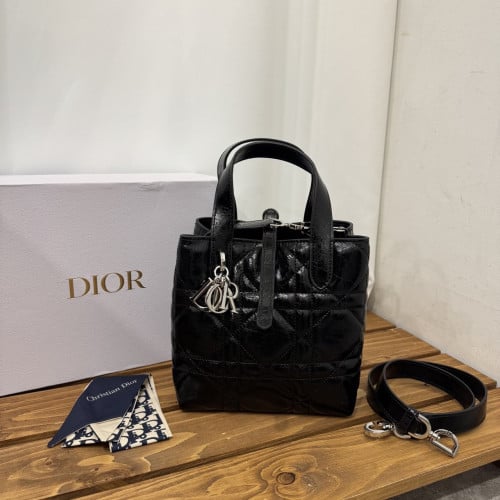 🤴🏻 #디올  뚜주흐 스몰 버티컬 토트백🤴🏻신상입고🤴🏻