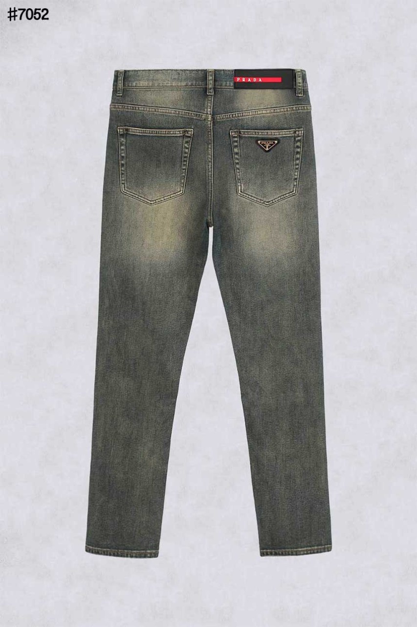 🍀 [PRADA] 프라다 레드 패치 트라이앵글 로고 슬림핏 데님 팬츠 🍀