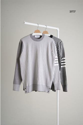 🔆 [THOM BROWNE] 톰브라운 스트라이프 4바 크루넥 니트🔆